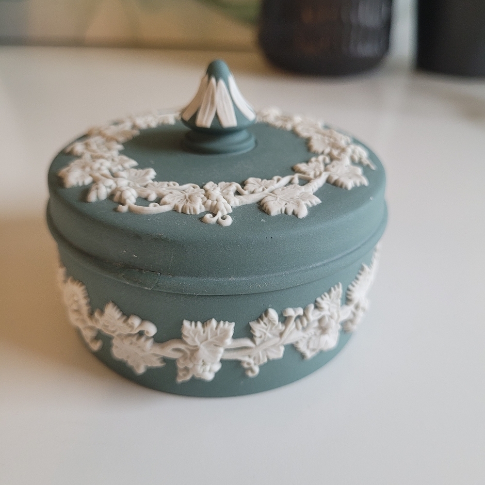 Wedgwood Green and White Jasperware Trinket Box